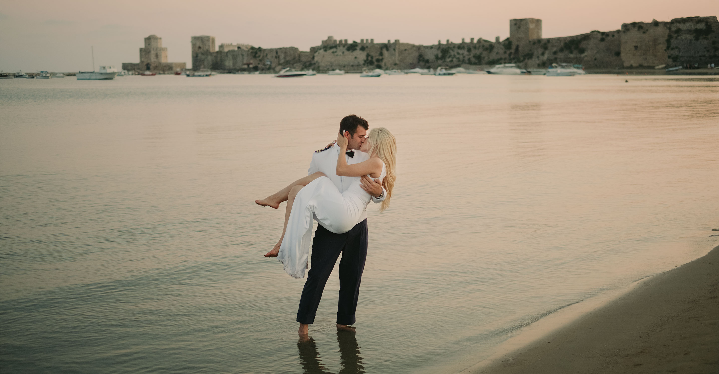 kiss ,wedding day