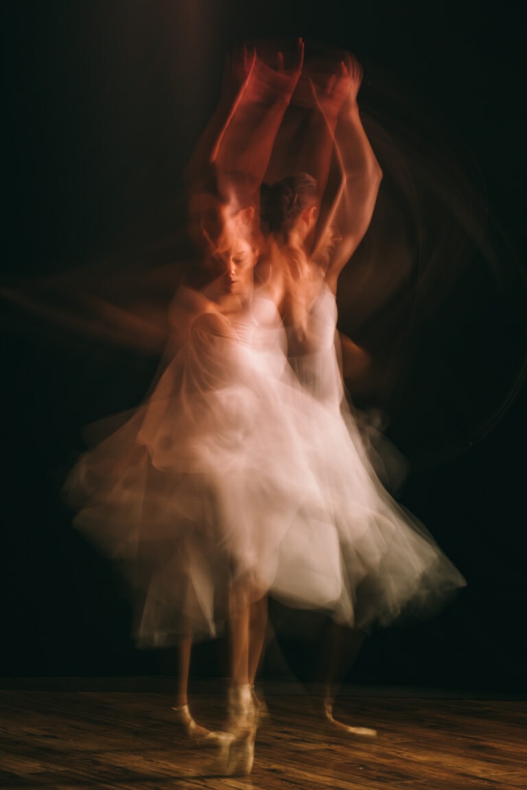 Πορτρέτο χορέυτριας σε long exposure